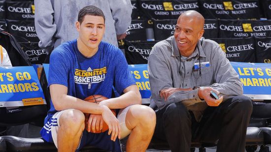 国脚伤愈复出，送出助攻稳定军心（国脚康复回归，一记助攻稳住士气）