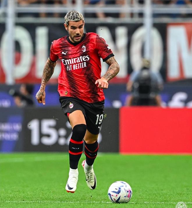 科特迪瓦主帅：我们一直在关注博尼，目前也正在和他谈征召（科特迪瓦主帅：持续关注博尼，正与其商谈征召）