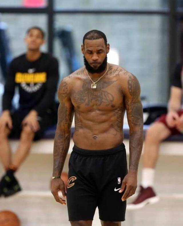 半场战报：巴列卡诺1-0瓦伦西亚，诺贝尔-门迪建功（半场速报：巴列卡诺1-0领先瓦伦西亚，诺贝尔-门迪破门）