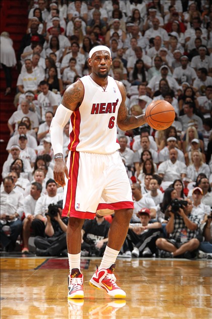 如此巴萨，怎能不爱？亚马尔助攻梅开二度，莱万攻入首球（怎能不爱这支巴萨？亚马尔两次助攻，莱万收获首球）