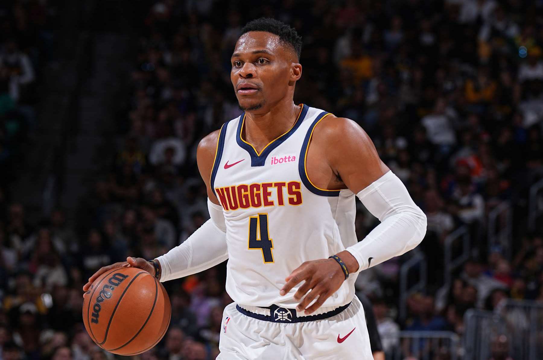 前锋替补登场首球建功，提高信任度（替补前锋登场即破门，信任度提升）