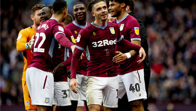 球迷举横幅感谢队长（球迷打出横幅致谢队长）