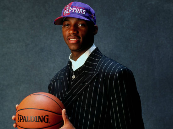 足球西甲榜首易主，冠军形势再变（西甲榜首更迭，冠军悬念再起）